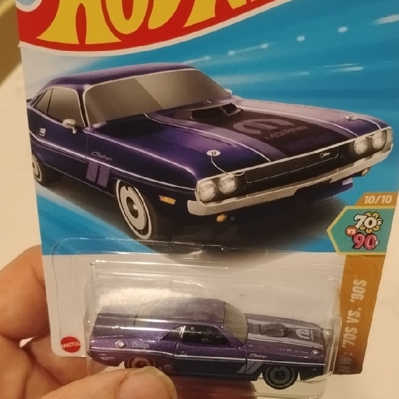 Mattel Hot Wheels Purple Dodge Hemi Challenger - Picture 7 of 9